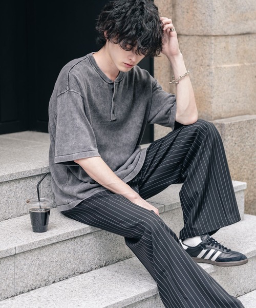 Rocky Monroe(ロッキーモンロー)の「オーバーサイズ ヴィンテージ加工ヘンリーネック半袖サマーニットTシャツ(ニット/セーター・メンズ・チャコール/ベージュ/ワイン/ブラック・XL/L/M)」の6枚目の写真