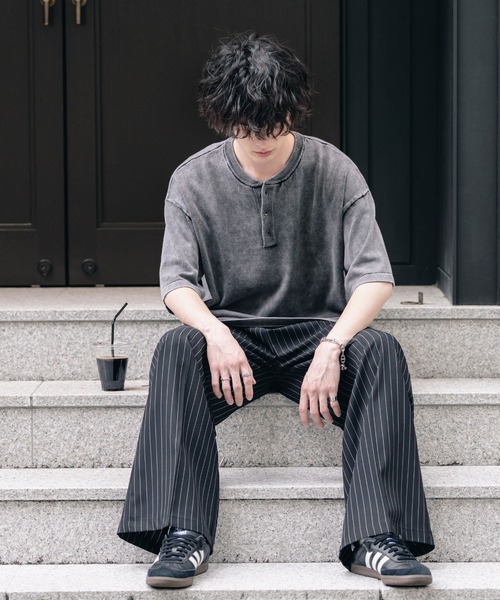 Rocky Monroe(ロッキーモンロー)の「オーバーサイズ ヴィンテージ加工ヘンリーネック半袖サマーニットTシャツ(ニット/セーター・メンズ・チャコール/ベージュ/ワイン/ブラック・XL/L/M)」の10枚目の写真