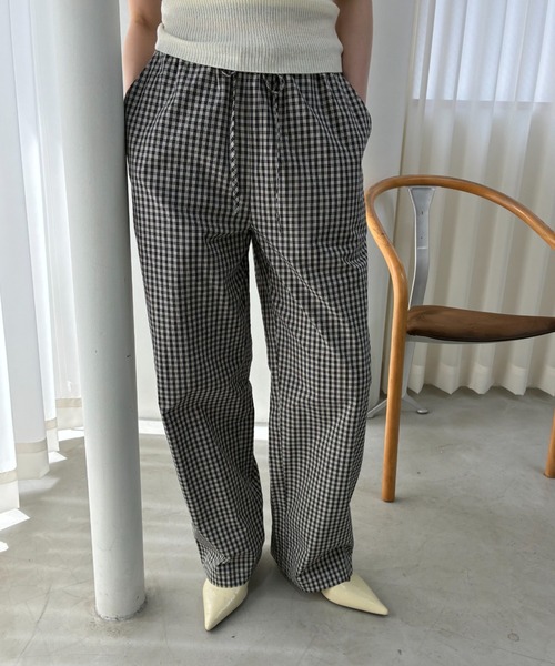 FUULLY STUDIO(フーリィーステューディオ)の「サテンリボンチェックイージーパンツ/セットアップ(その他パンツ・レディース・ネイビー/ブラック・FREE)」の4枚目の写真