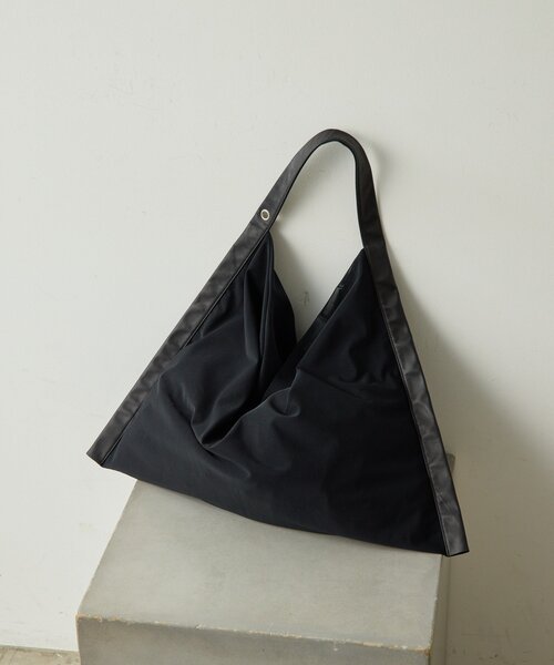 ear PAPILLONNER(イアパピヨネ)の「【kawa-kawa(カワカワ)】NO1564 power netワンショルダーバッグ(トートバッグ・レディース・ブラック/グレー・FREE)」の1枚目の写真