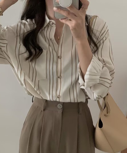 AsheKsha(アシクシャ)の「フレンチストライプのゆったり長袖シャツ(シャツ/ブラウス・レディース・ベージュ・M)」の4枚目の写真