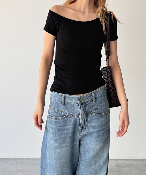CANAL JEAN（キャナルジーン）の「El mar　ワンショルダーサイドギャザーTシャツ（Tシャツ/カットソー・レディース・アイボリー/ブラック・ONE SIZE）」の3枚目の写真