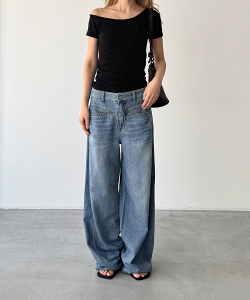 CANAL JEAN（キャナルジーン）の「El mar　ワンショルダーサイドギャザーTシャツ（Tシャツ/カットソー・レディース・アイボリー/ブラック・ONE SIZE）」の5枚目の写真