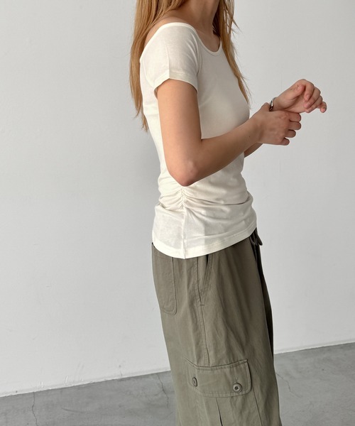 CANAL JEAN（キャナルジーン）の「El mar　ワンショルダーサイドギャザーTシャツ（Tシャツ/カットソー・レディース・アイボリー/ブラック・ONE SIZE）」の6枚目の写真