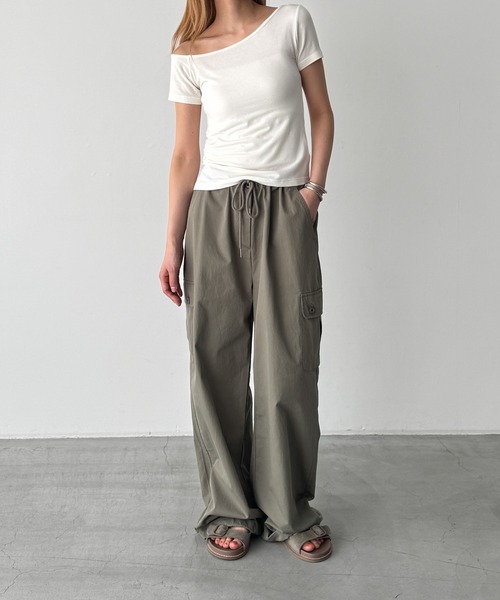 CANAL JEAN（キャナルジーン）の「El mar　ワンショルダーサイドギャザーTシャツ（Tシャツ/カットソー・レディース・アイボリー/ブラック・ONE SIZE）」の8枚目の写真