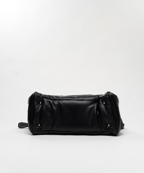 Maison MIHARA YASUHIRO(メゾンミハラヤスヒロ)の「"PUCKER" Puffer Duffle Bag(ショルダーバッグ・レディース・ブラック・FREE)」の4枚目の写真