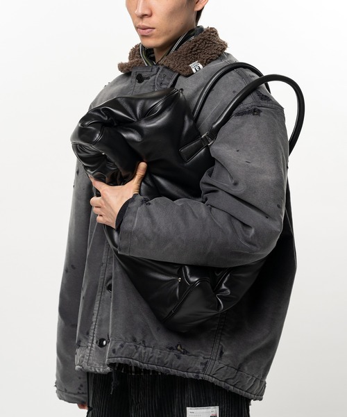 Maison MIHARA YASUHIRO(メゾンミハラヤスヒロ)の「"PUCKER" Puffer Duffle Bag(ショルダーバッグ・レディース・ブラック・FREE)」の8枚目の写真