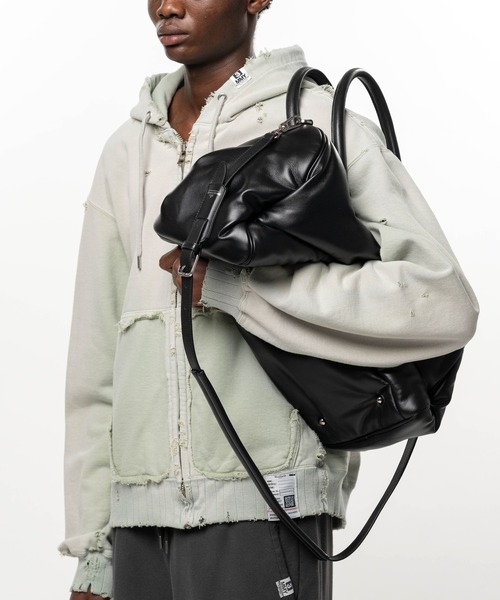 Maison MIHARA YASUHIRO(メゾンミハラヤスヒロ)の「"PUCKER" Puffer Duffle Bag(ショルダーバッグ・レディース・ブラック・FREE)」の9枚目の写真