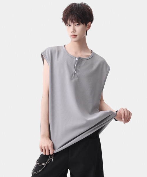 neos(ネオス)の「【neos】ワッフルヘンリーネック ノースリーブTシャツ ルーズシルエット タンクトップ(タンクトップ・メンズ・ブラック/ホワイト/グレー・MEDIUM/X-LARGE/LARGE)」の3枚目の写真