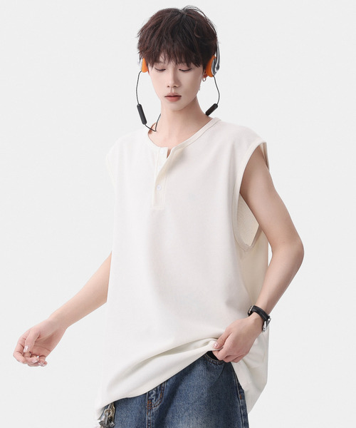 neos(ネオス)の「【neos】ワッフルヘンリーネック ノースリーブTシャツ ルーズシルエット タンクトップ(タンクトップ・メンズ・ブラック/ホワイト/グレー・MEDIUM/X-LARGE/LARGE)」の2枚目の写真