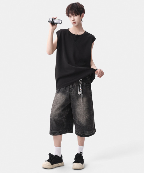 neos(ネオス)の「【neos】ワッフルヘンリーネック ノースリーブTシャツ ルーズシルエット タンクトップ(タンクトップ・メンズ・ブラック/ホワイト/グレー・MEDIUM/X-LARGE/LARGE)」の5枚目の写真