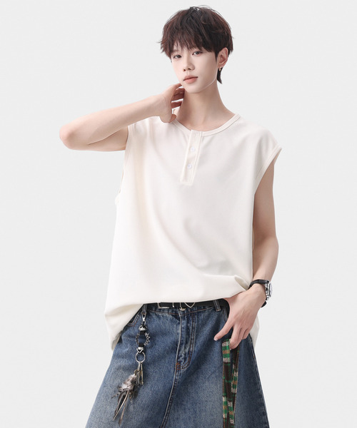 neos(ネオス)の「【neos】ワッフルヘンリーネック ノースリーブTシャツ ルーズシルエット タンクトップ(タンクトップ・メンズ・ブラック/ホワイト/グレー・MEDIUM/X-LARGE/LARGE)」の15枚目の写真