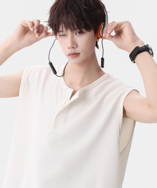 neos(ネオス)の「【neos】ワッフルヘンリーネック ノースリーブTシャツ ルーズシルエット タンクトップ(タンクトップ・メンズ・ブラック/ホワイト/グレー・MEDIUM/X-LARGE/LARGE)」の18枚目の写真