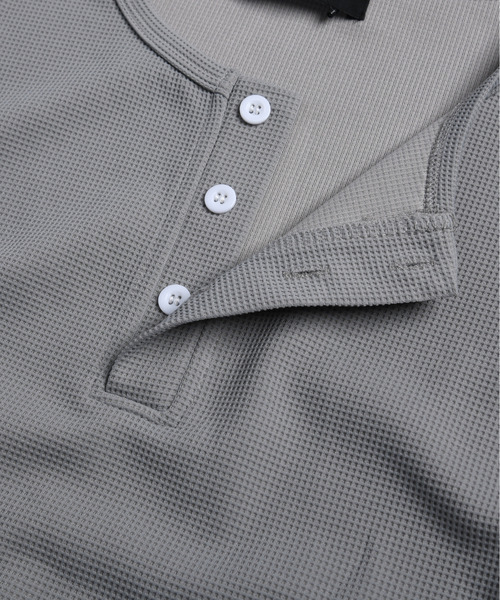 neos(ネオス)の「【neos】ワッフルヘンリーネック ノースリーブTシャツ ルーズシルエット タンクトップ(タンクトップ・メンズ・ブラック/ホワイト/グレー・MEDIUM/X-LARGE/LARGE)」の22枚目の写真