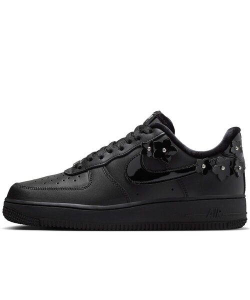 NIKE(ナイキ)の「ナイキ エア フォース 1 '07 “Florette” ウィメンズシューズ / Nike Air Force 1 '07 "Florette" Women's Shoes IR8637-001 Black(スニーカー・レディース・ブラック・22/23/25.5/25/24.5/24/23.5/22.5/26)」の1枚目の写真