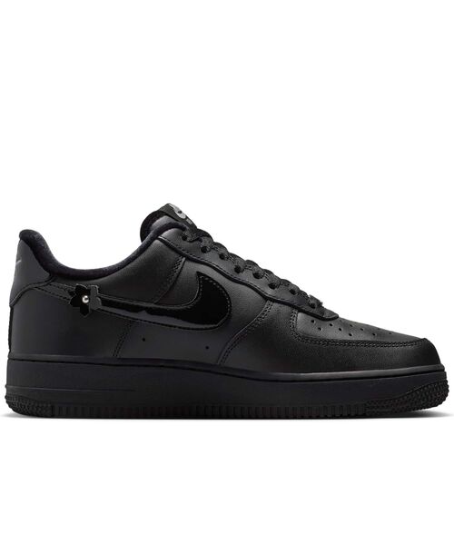 NIKE(ナイキ)の「ナイキ エア フォース 1 '07 “Florette” ウィメンズシューズ / Nike Air Force 1 '07 "Florette" Women's Shoes IR8637-001 Black(スニーカー・レディース・ブラック・22/23/25.5/25/24.5/24/23.5/22.5/26)」の3枚目の写真