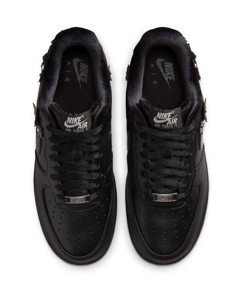 NIKE(ナイキ)の「ナイキ エア フォース 1 '07 “Florette” ウィメンズシューズ / Nike Air Force 1 '07 "Florette" Women's Shoes IR8637-001 Black(スニーカー・レディース・ブラック・22/23/25.5/25/24.5/24/23.5/22.5/26)」の4枚目の写真
