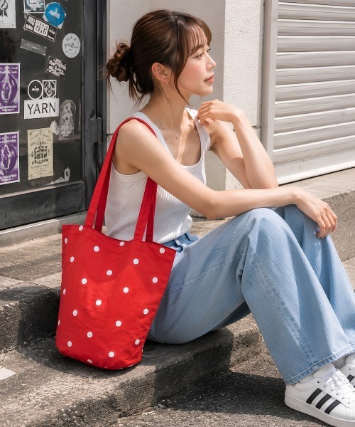 center i(センターアイ)の「ドット柄 縦型トートバッグ(トートバッグ・レディース・イエロー/レッド/ブラック/ホワイト/グリーン・FREE)」の5枚目の写真