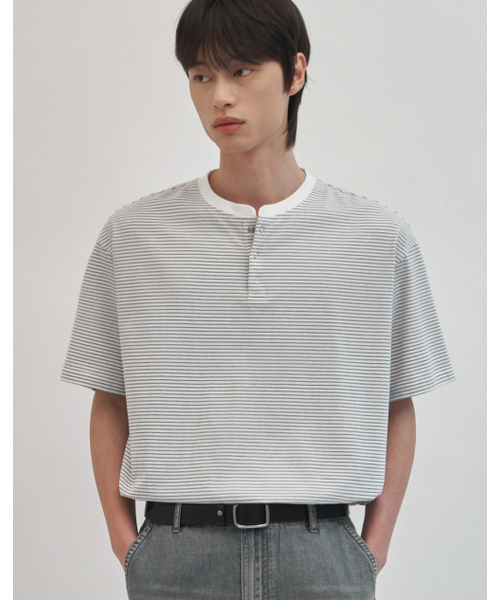 WORK ON BODY OFF（ワークオンボディオフ）の「マレ コットン ヘンリーネック 半袖Tシャツ [ホワイト ブルー]（Tシャツ/カットソー・メンズ・ホワイト×ブルー・MEDIUM/LARGE/X-LARGE）」の3枚目の写真