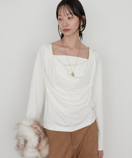 LOUNGEDRESS(ラウンジドレス)の「《着映えトップス/きれい見え》NEWドレープカットソー 秋服(Tシャツ/カットソー・レディース・ブラック/カーキ/オフホワイト・FREE)」の4枚目の写真