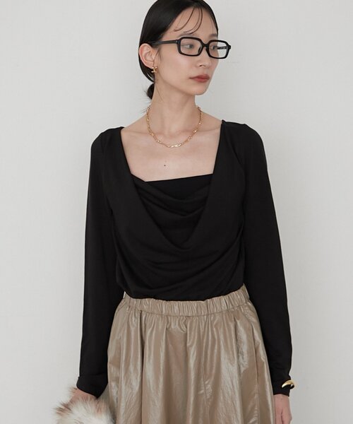 LOUNGEDRESS(ラウンジドレス)の「《着映えトップス/きれい見え》NEWドレープカットソー 秋服(Tシャツ/カットソー・レディース・ブラック/カーキ/オフホワイト・FREE)」の5枚目の写真