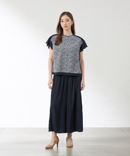 amaca(アマカ)の「グリーンボタニカル 異素材コンビプルオーバー(Tシャツ/カットソー・レディース・オフホワイト/ダークネイビー・38/40)」の4枚目の写真