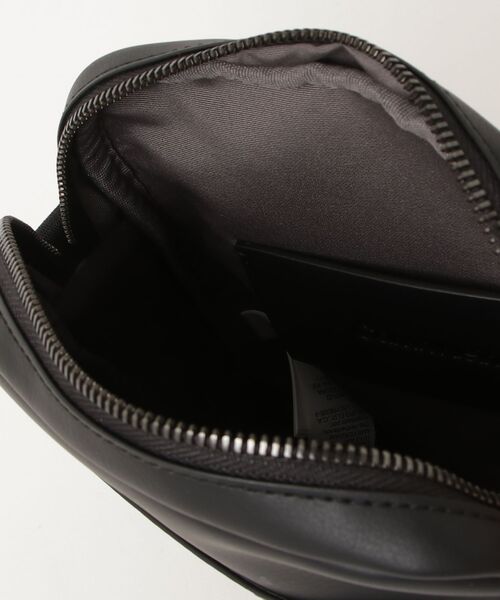 Calvin Klein(カルバン・クライン)の「Calvin Klein カルバンクライン BOLD CK REPORTER ボールド CK レポーター ショルダーバッグ(ショルダーバッグ・メンズ・ブラック・FREE)」の14枚目の写真