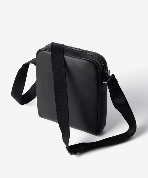Calvin Klein(カルバン・クライン)の「Calvin Klein カルバンクライン BOLD CK REPORTER ボールド CK レポーター ショルダーバッグ(ショルダーバッグ・メンズ・ブラック・FREE)」の4枚目の写真