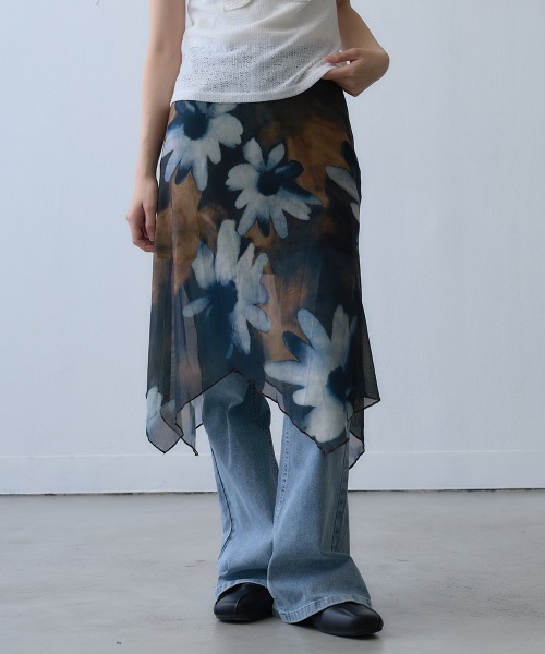 Clum(クルム)の「sheer floral layered skirt / シアーフラワーレイヤードスカート(スカート・レディース・ブラック・MEDIUM/LARGE/SMALL)」の1枚目の写真
