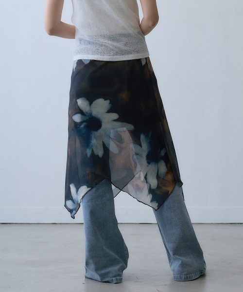 Clum(クルム)の「sheer floral layered skirt / シアーフラワーレイヤードスカート(スカート・レディース・ブラック・MEDIUM/LARGE/SMALL)」の4枚目の写真
