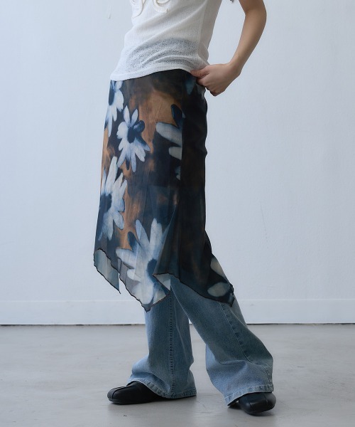 Clum(クルム)の「sheer floral layered skirt / シアーフラワーレイヤードスカート(スカート・レディース・ブラック・MEDIUM/LARGE/SMALL)」の9枚目の写真