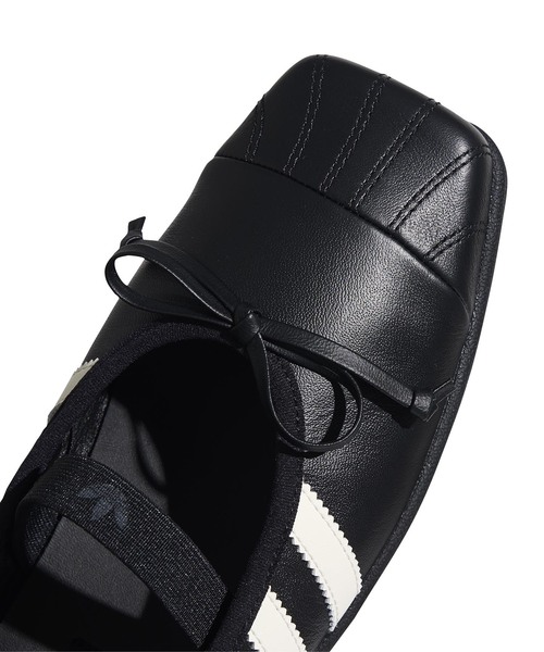 adidas Originals（アディダスオリジナルス）の「ADIDAS × JENNIE / アディダス × ジェニー SUPERSTAR SQ BALLETSHOES（スニーカー・レディース・ブラック/ホワイト・25cm/24.5cm/24cm/23.5cm）」の13枚目の写真