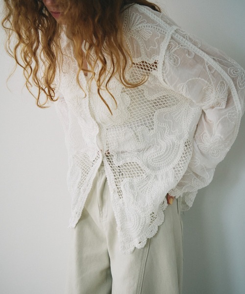 full/fill.（フルフィル）の「flower mesh shirt / フラワーメッシュシャツ（シャツ/ブラウス・レディース・ナチュラル/ホワイト・FREE）」の7枚目の写真