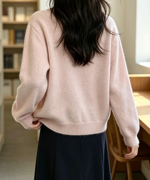 BLoomMe(ブルームミー)の「パールフラワーが華やぐ、フェミニンニットカーディガン(カーディガン/ボレロ・レディース・ピンク/グレー/ダークグレー/ホワイト・M)」の6枚目の写真
