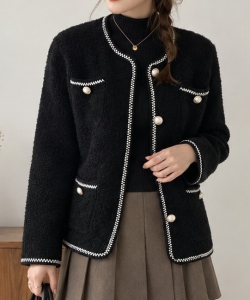 Lips(リップス)の「【上品なツイード調×バイカラーパイピングが華やか!クラシカルな雰囲気を楽しめるパールボタンニットジャケット】(ノーカラージャケット・レディース・ホワイト/ブラック・FREE)」の1枚目の写真