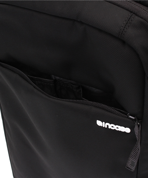 incase（インケース）の「CL55532 Icon Pack Nylon（バックパック/リュック・メンズ・ブラック・ONE SIZE）」の9枚目の写真