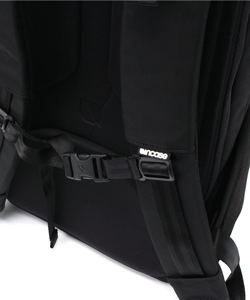 incase（インケース）の「CL55532 Icon Pack Nylon（バックパック/リュック・メンズ・ブラック・ONE SIZE）」の12枚目の写真