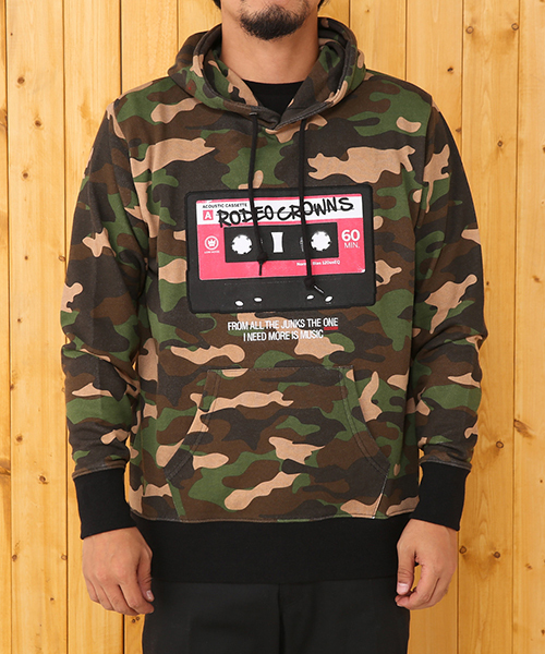 RODEO CROWNS WIDE BOWL(ロデオクラウンズワイドボウル)の「メンズ CASSETTE TAPE パーカー(パーカー・メンズ・カモフラージュ/ネイビー/トップグレー・X-LARGE/LARGE/MEDIUM)」の1枚目の写真