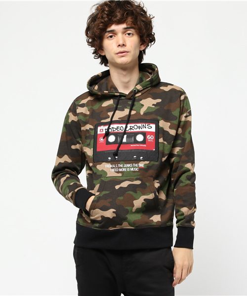 RODEO CROWNS WIDE BOWL(ロデオクラウンズワイドボウル)の「メンズ CASSETTE TAPE パーカー(パーカー・メンズ・カモフラージュ/ネイビー/トップグレー・X-LARGE/LARGE/MEDIUM)」の8枚目の写真