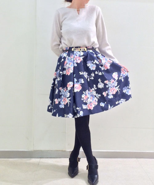 laboratory work(ラボラトリーワーク)の「バックサテンシャンタンパステル花柄プリントフレアスカート(スカート・レディース・ネイビー/ブルー系その他/ピンク系その他・MEDIUM)」の5枚目の写真