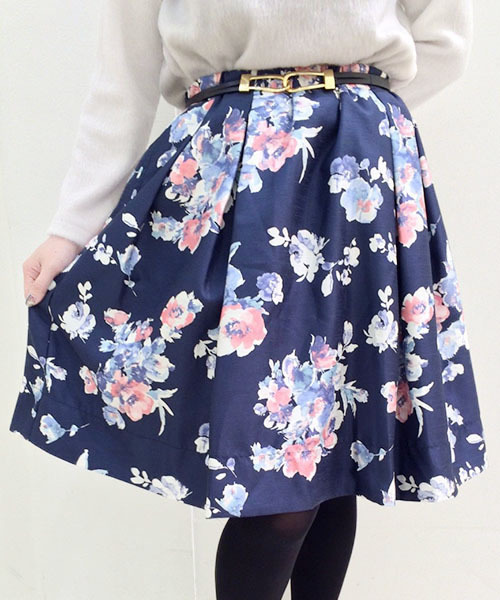 laboratory work(ラボラトリーワーク)の「バックサテンシャンタンパステル花柄プリントフレアスカート(スカート・レディース・ネイビー/ブルー系その他/ピンク系その他・MEDIUM)」の6枚目の写真