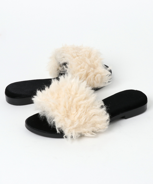 natural couture（ナチュラルクチュール）の「ファーサンダル（その他シューズ・レディース・アイボリー/ボルドー/モカ・SMALL/LARGE/MEDIUM）」の2枚目の写真