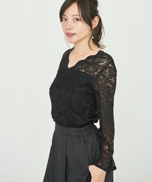 earth music&ecology（アースミュージックアンドエコロジー）の「・フレアースリーブレースプルオーバー（Tシャツ/カットソー・レディース・ブラック/ダークグリーン/アイボリー/ボルドー・FREE）」の2枚目の写真