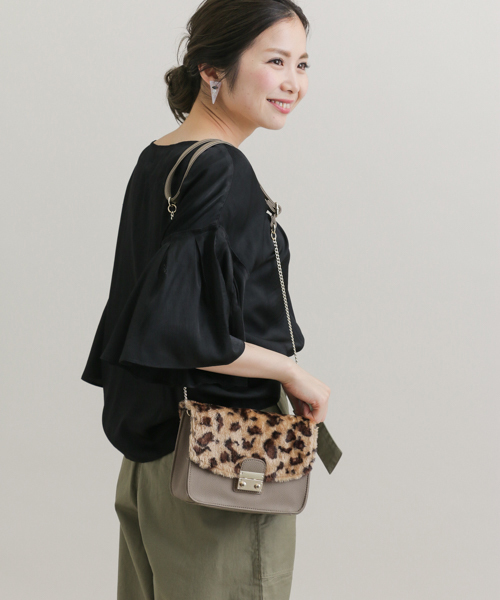 URBAN RESEARCH Sonny Label（アーバンリサーチサニーレーベル）の「ファーフラップチェーンショルダーバッグ（ショルダーバッグ・レディース・ブラック/ベージュ/ピンク/アニマル・ONE）」の4枚目の写真