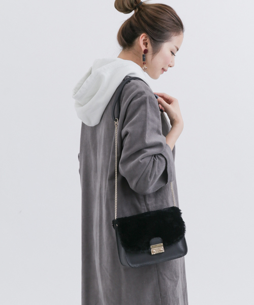 URBAN RESEARCH Sonny Label（アーバンリサーチサニーレーベル）の「ファーフラップチェーンショルダーバッグ（ショルダーバッグ・レディース・ブラック/ベージュ/ピンク/アニマル・ONE）」の2枚目の写真