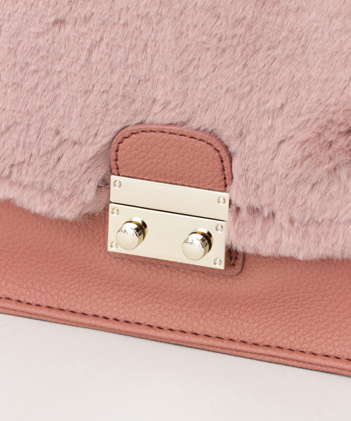 URBAN RESEARCH Sonny Label（アーバンリサーチサニーレーベル）の「ファーフラップチェーンショルダーバッグ（ショルダーバッグ・レディース・ブラック/ベージュ/ピンク/アニマル・ONE）」の14枚目の写真