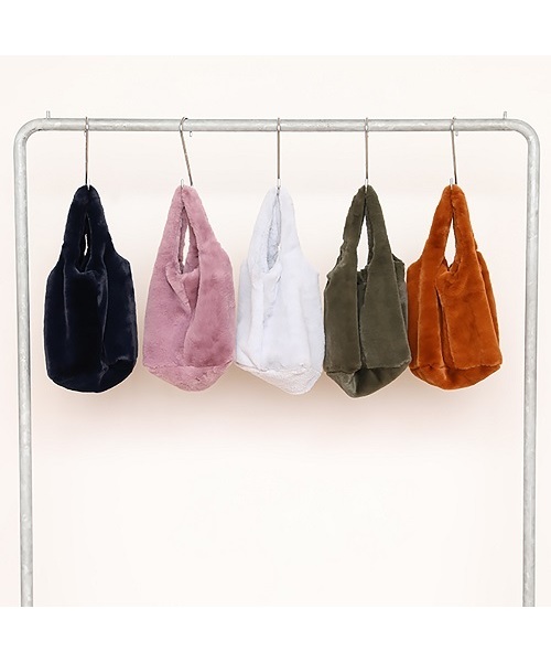 STYLEDOOR(スタイルドア)の「エコファーミニバッグ(トートバッグ・レディース・ライトグレー/ネイビー/ラベンダー/カーキ/キャメル・FREE)」の6枚目の写真