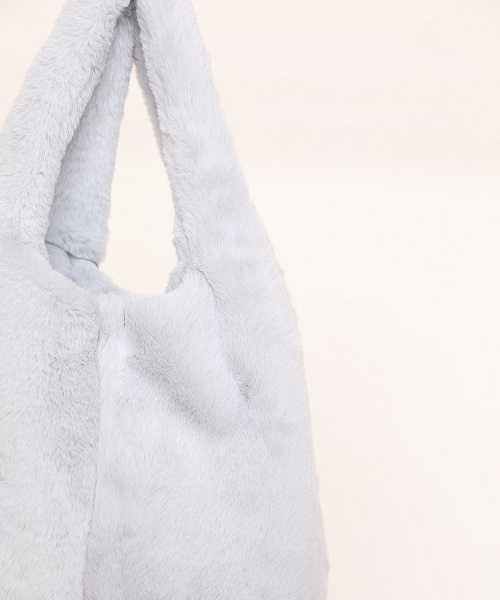 STYLEDOOR(スタイルドア)の「エコファーミニバッグ(トートバッグ・レディース・ライトグレー/ネイビー/ラベンダー/カーキ/キャメル・FREE)」の7枚目の写真