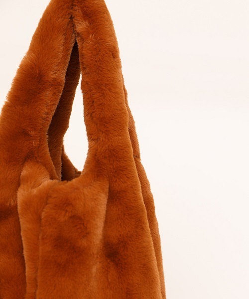 STYLEDOOR(スタイルドア)の「エコファーミニバッグ(トートバッグ・レディース・ライトグレー/ネイビー/ラベンダー/カーキ/キャメル・FREE)」の11枚目の写真