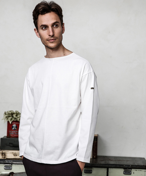 MR.OLIVE(ミスターオリーブ)の「SUEDE PLAIN STITCH / BIG SILHOUTTE BOAT NECK CUT&SEWN(Tシャツ/カットソー・メンズ・ブラック/グレー/オフホワイト・SMALL/MEDIUM/LARGE)」の2枚目の写真